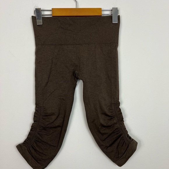 Lululemon Ebb To Street Crop 21" Brown Sz 4 - Picture 5 of 12
